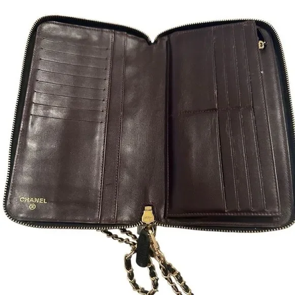 CHANEL Black and Gold Quilted Clutch - Picture 5 of 12